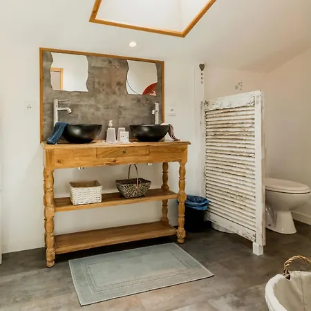 Semesterbostad Charmante Grange Renovee Avec Piscine Et Wifi - Fr-1-306-822