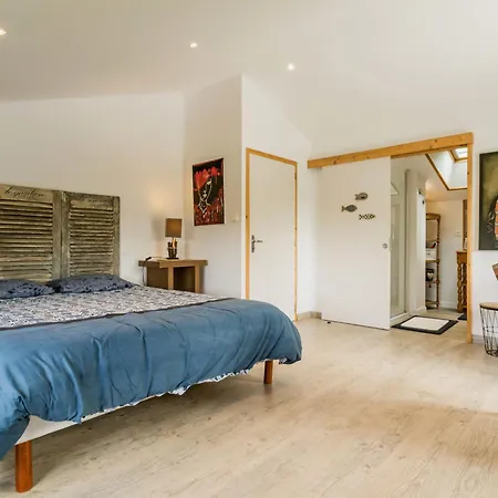 Semesterbostad Charmante Grange Renovee Avec Piscine Et Wifi - Fr-1-306-822